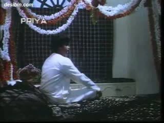 Desi suhaag raat masala βίντεο ένα Καυτά masala βίντεο featuring guy unpacking του σύζυγος επί πρώτα νύχτα